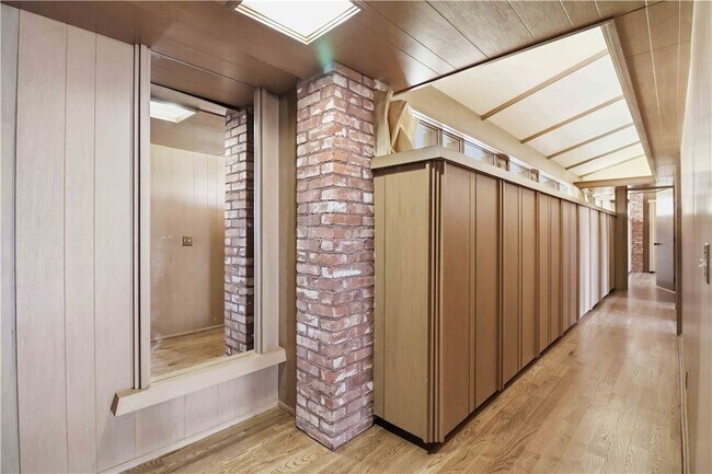 Building Photo - 951 Pembroke Rd