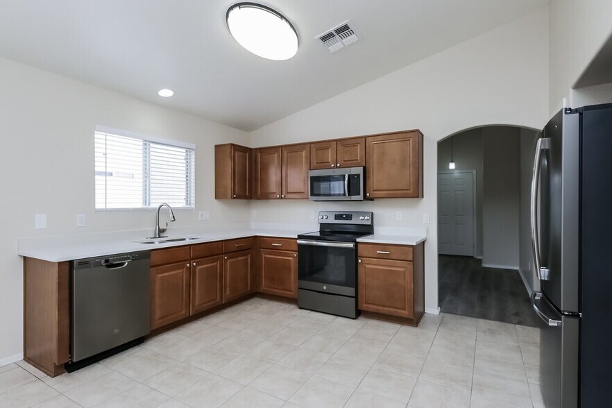 Building Photo - 1123 E Stardust Way