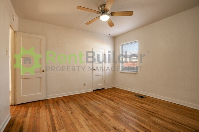 Building Photo - 608 Madison St NE