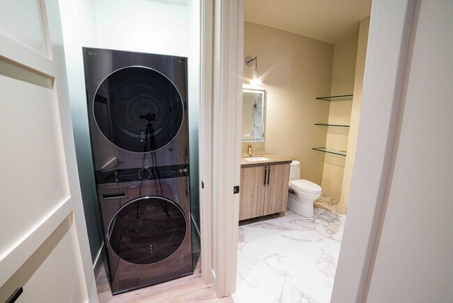 Building Photo - Rhine House Lofts