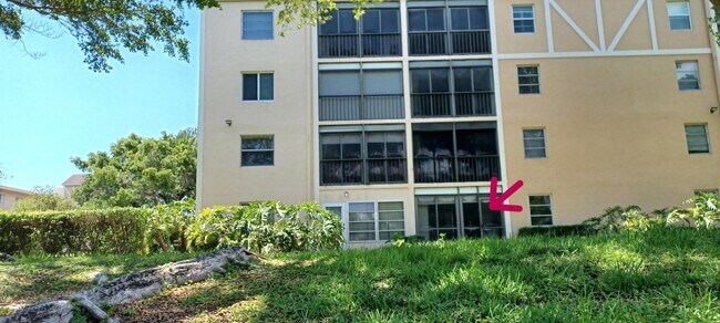 Building Photo - 6865 Huntington Ln
