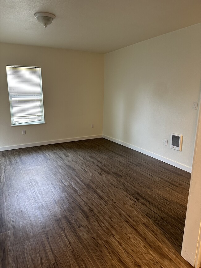 Building Photo - 2607 SE 101st Ave