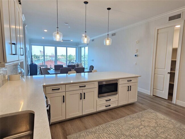 Building Photo - 503 S Tamiami Trl