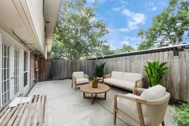 Building Photo - 832 Wax Myrtle Ln