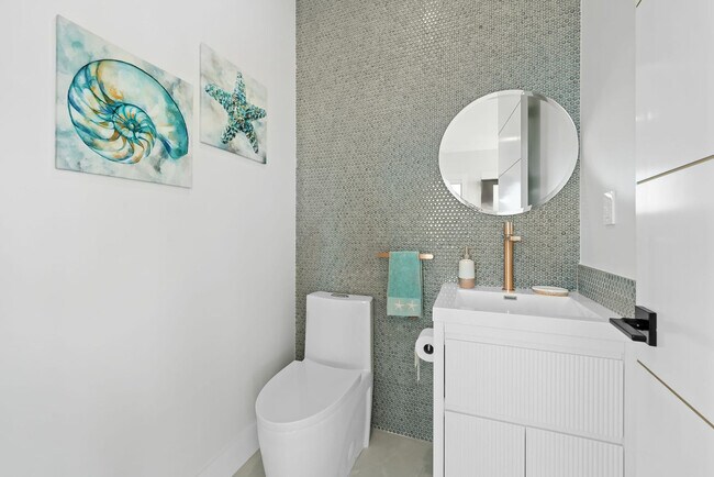 Building Photo - 247 Pescayo Ave