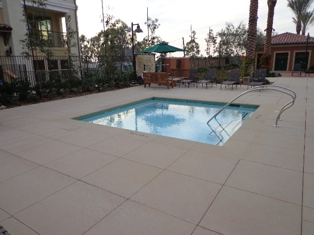 Building Photo - Amazing 4 Bedroom/3.5 Bathroom Townhome