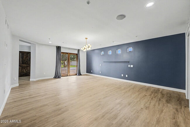 Building Photo - 2311 E Colter St