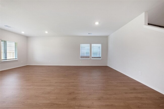 Building Photo - 507 Lantana Rd
