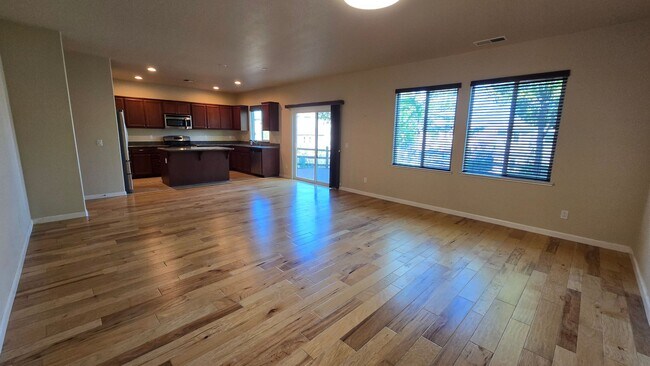 Building Photo - Gated Somersett Home with a View!