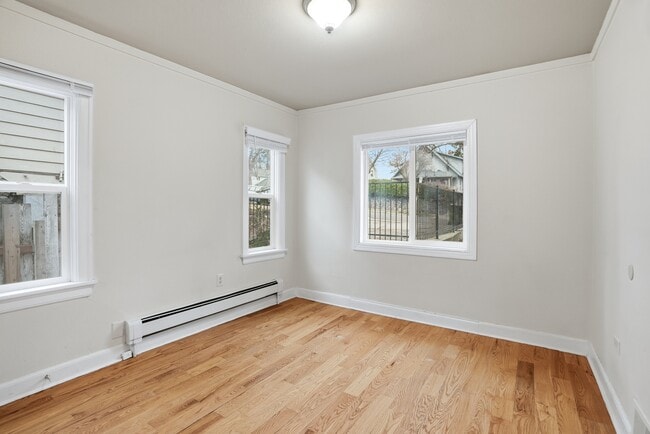 Building Photo - 508 E 19th Ave