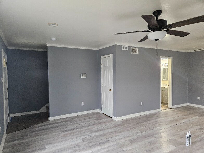 Building Photo - 1903 Rosary Dr