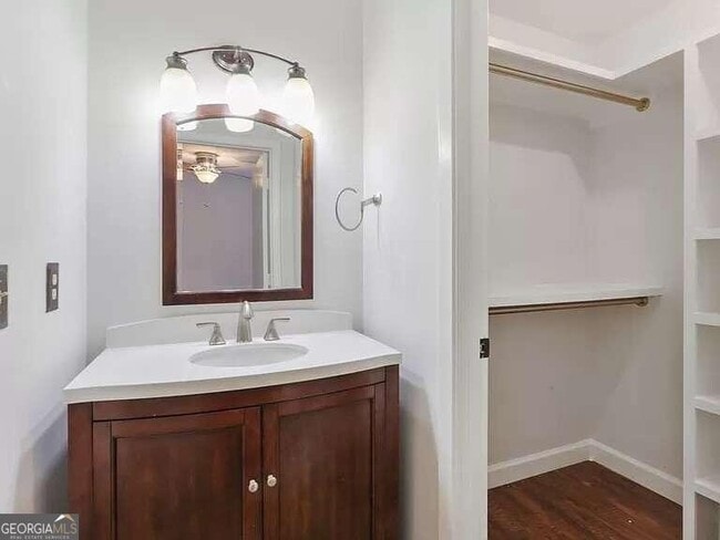 Building Photo - 2032 Powers Ferry Trce SE