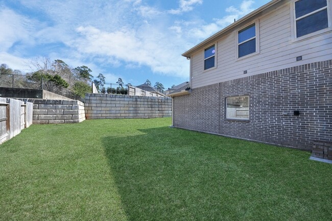 Building Photo - 501 Newcomb Holw Dr