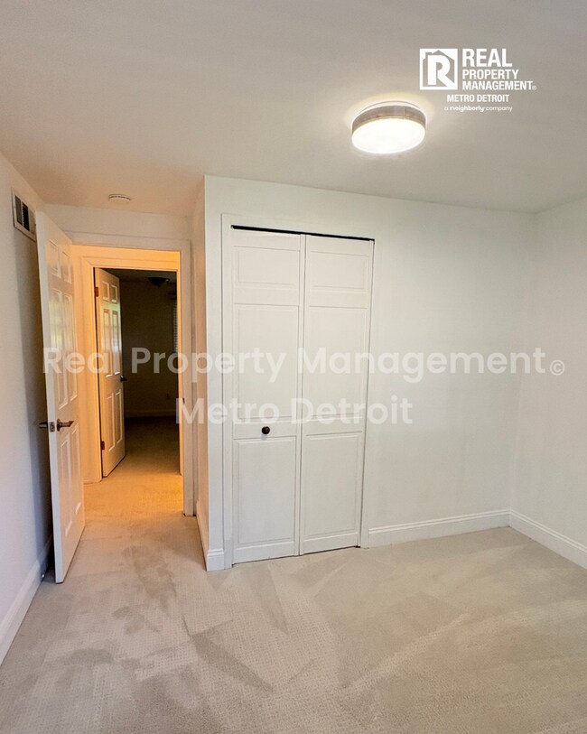 Building Photo - 4-Bedroom Single-Family Home in Troy, Michigan