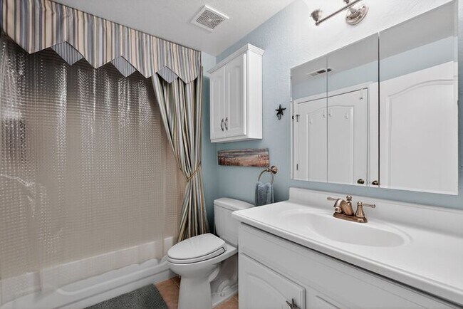 Building Photo - 4114 Central Sarasota Pkwy