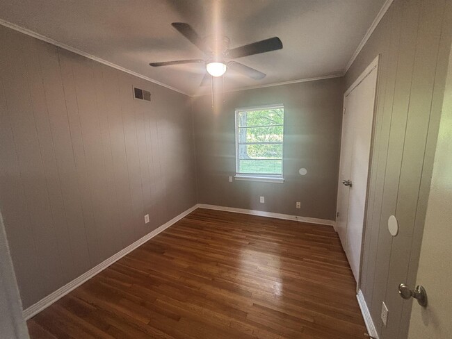 Building Photo - 4845 Ortie Dr