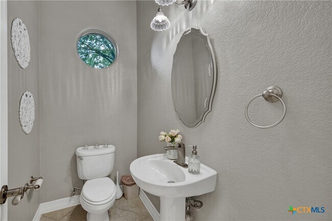 Building Photo - 9752 Trophy Oaks Dr