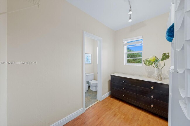 Building Photo - 1241 14th St