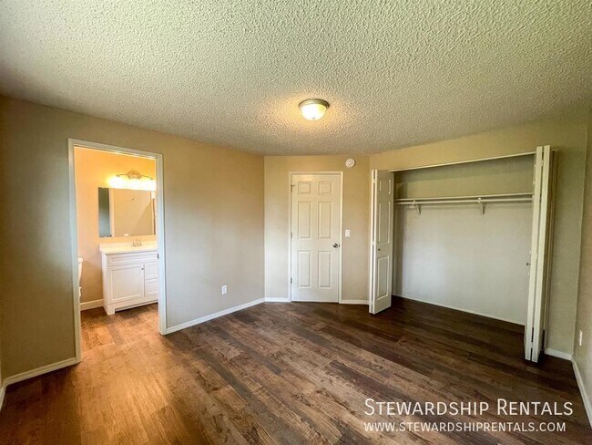 Building Photo - 3620 SE 36th Cir