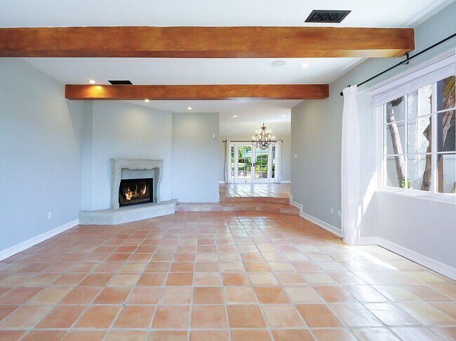 Building Photo - 1804 Paseo Del Mar