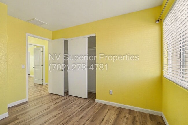 Building Photo - NW!! 4 Bedrooms!!! All Tile and Pergo flooring T/O!! NO Carpet!!! Low Maintenance Desert landscap...