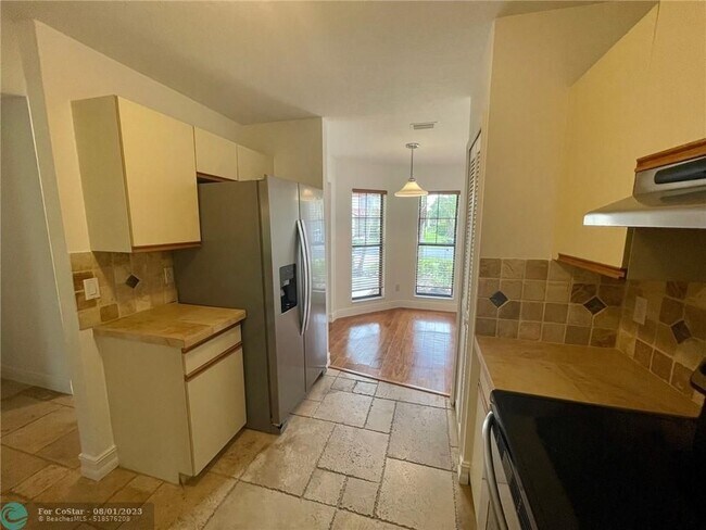 Building Photo - 10253 Riverbend Terrace