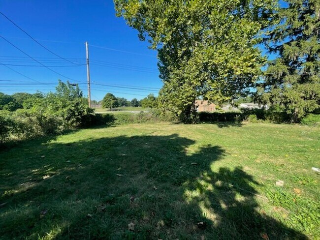 Building Photo - Modern 4-Bedroom Gem in East Columbus with...