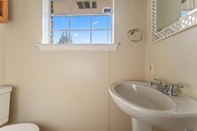 Building Photo - 685 Daventry Dr