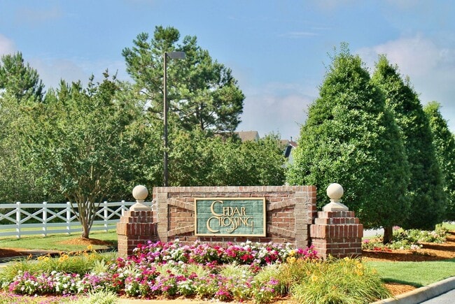 Building Photo - Available 08-08-25 in Cedar Crossing! A Pe...