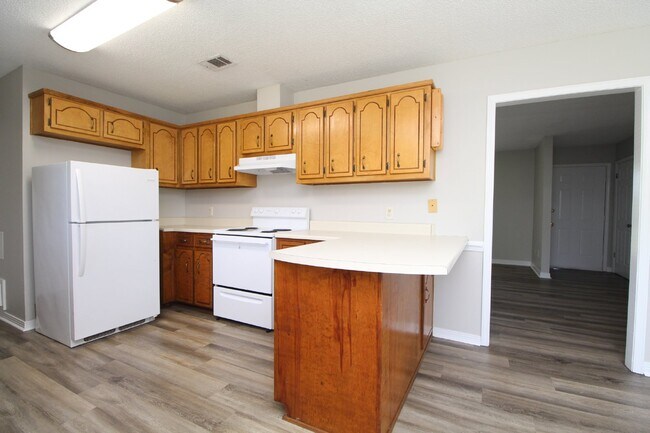 Building Photo - 3/2 Northwest Pensacola brick home with ga...