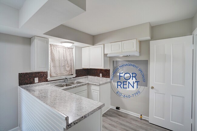 Building Photo - 708 Fremont St