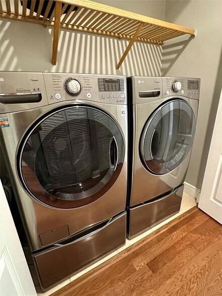 Building Photo - 1362 Bayview Dr