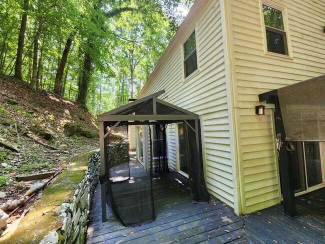 Building Photo - 7055 Riverside Dr