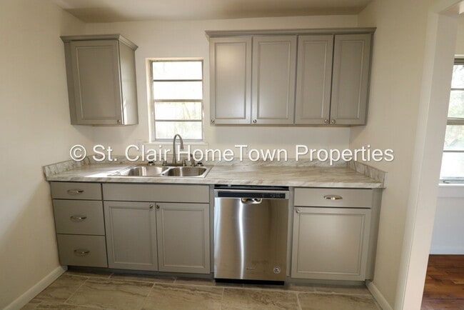 Building Photo - Adorable Pell City Home