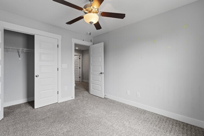 Building Photo - 318 Holbrook Ln