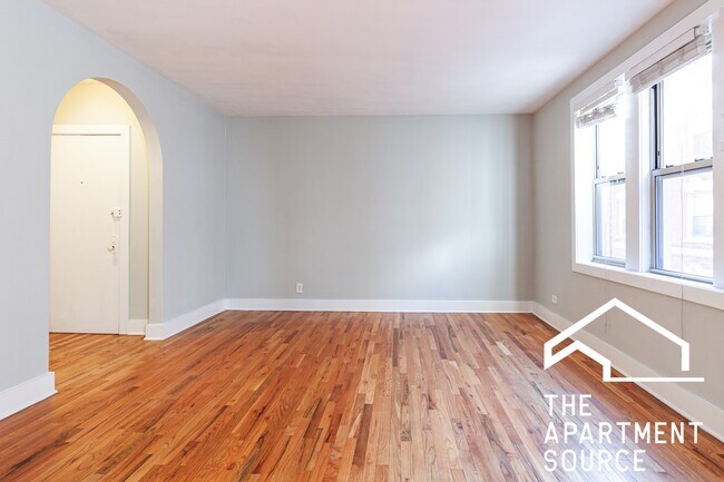 Building Photo - 542 W Surf St