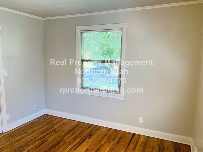 Building Photo - Beautiful 4 Bed 2 Bath Ogden Home Coming S...