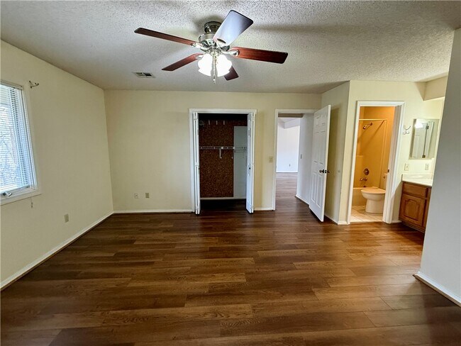 Building Photo - 9 Dunedin Dr