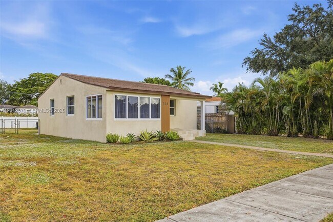 Building Photo - 461 Plover Ave