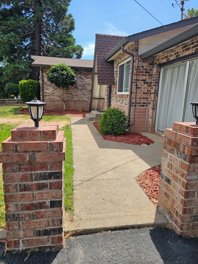 Building Photo - 9282 Mosquito Rd