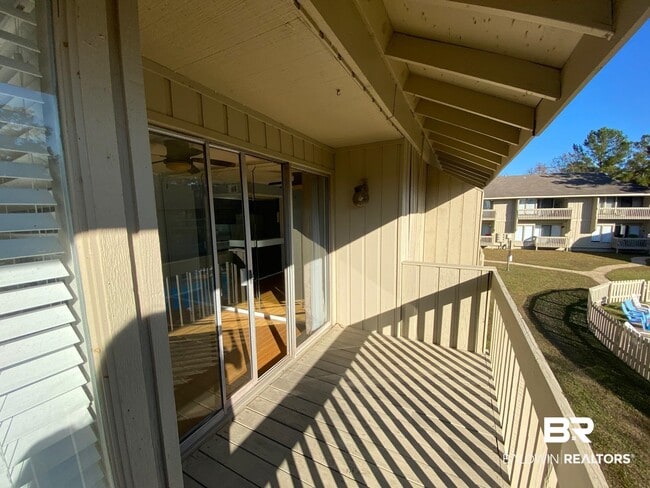Building Photo - 2055 Sea Cliff Dr N