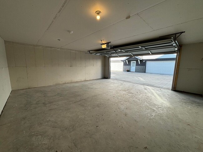 Building Photo - NEW CONSTRUCTION - 3 bed/2 bath townhomes