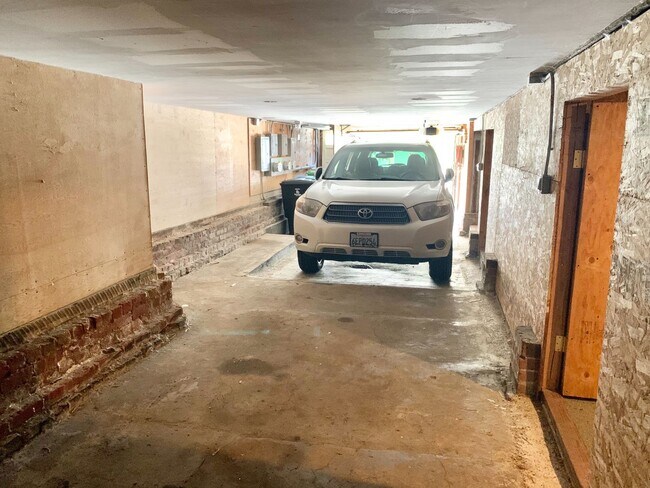 Building Photo - 54-56 Sharon St