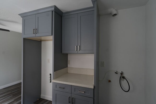 Building Photo - 887 BOSWELL PLACE