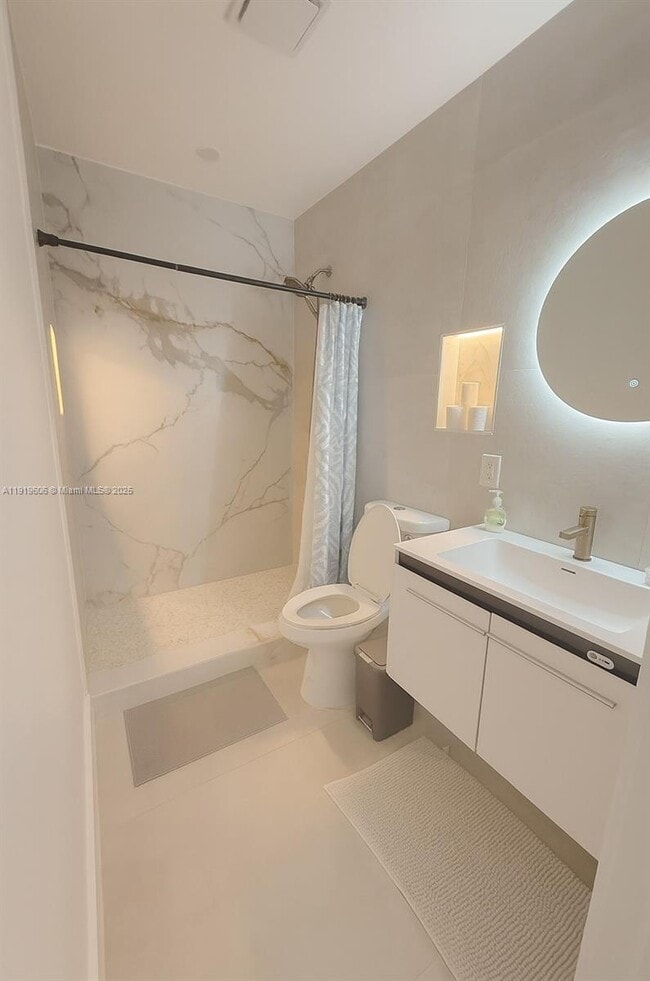 Building Photo - 1615 NE 108th St