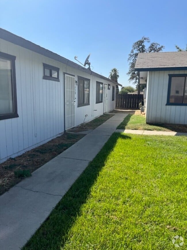 Building Photo - 2 Bedroom 1 Bath Unit COMING SOON!