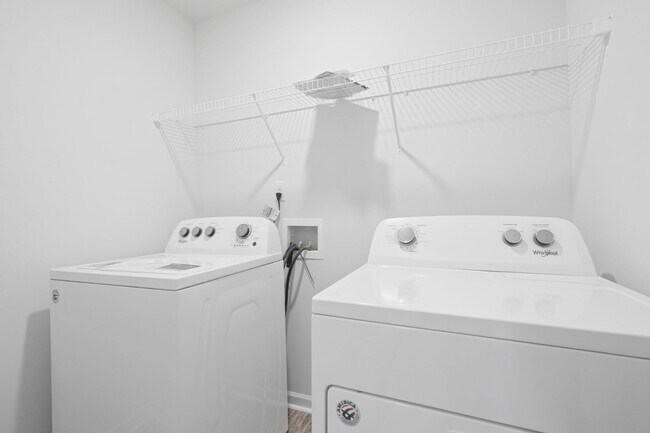 Building Photo - Brand New 5 Bedroom 3 full baths