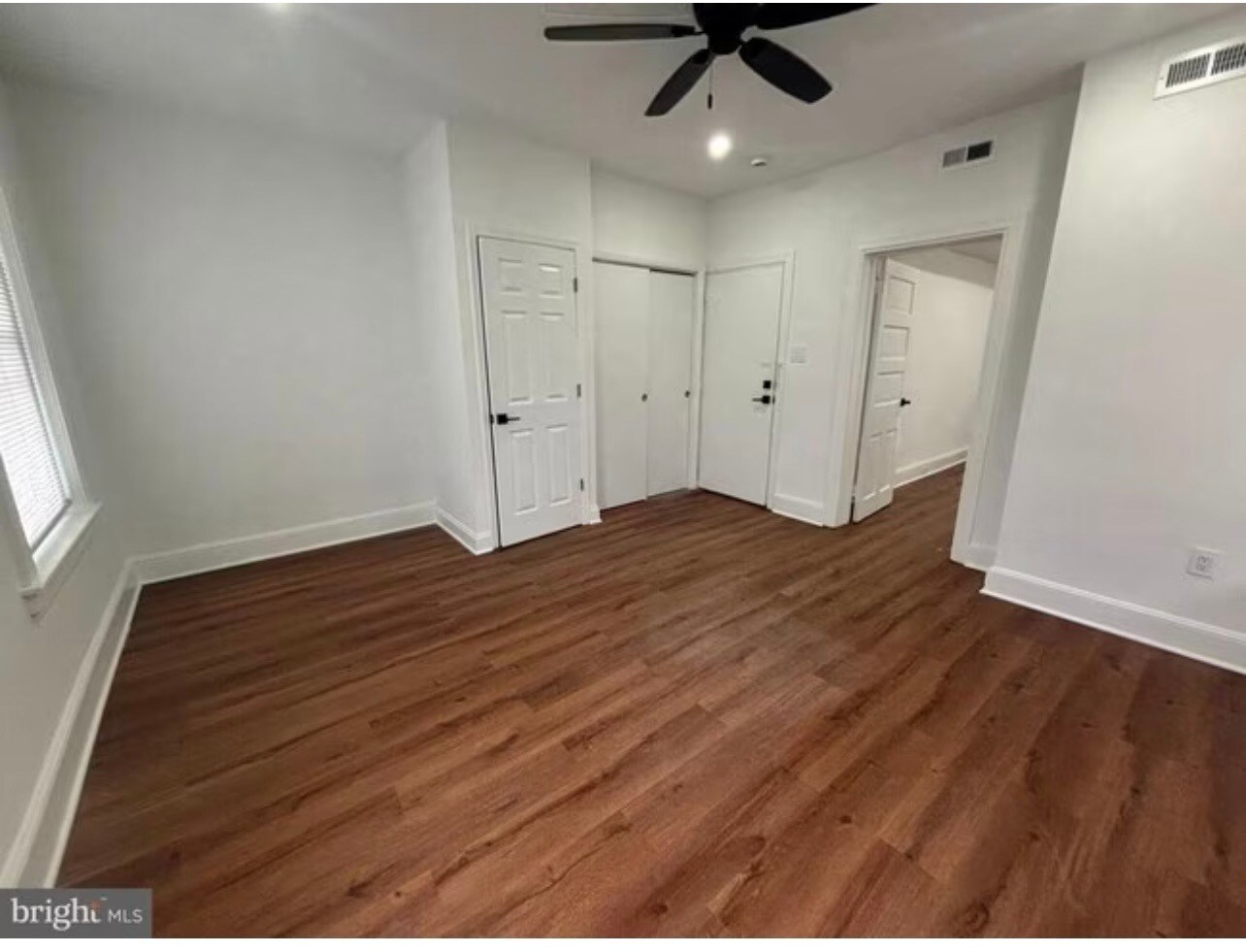 Building Photo - 320 Loney St