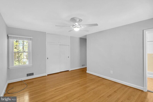 Building Photo - 3548 N Valley St