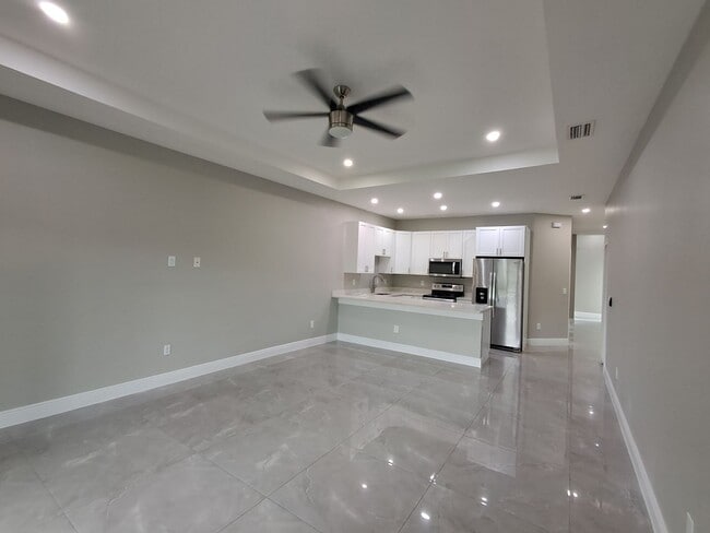 Building Photo - 213 Hightower Ave S